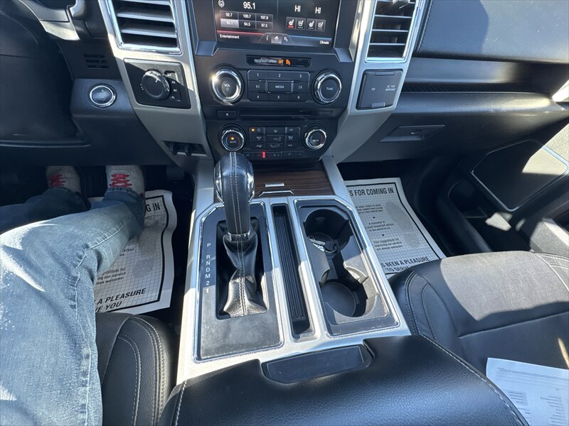 2015 Ford F-150 Lariat - Photo 16 - Brainerd, MN 56401