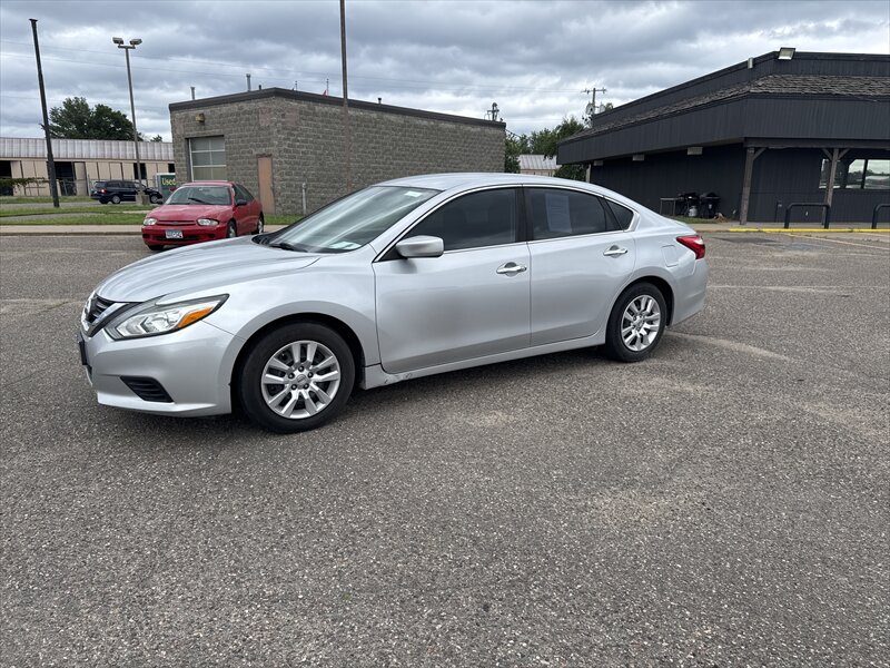 2016 Nissan Altima 2.5 - Photo 1 - Brainerd, MN 56401