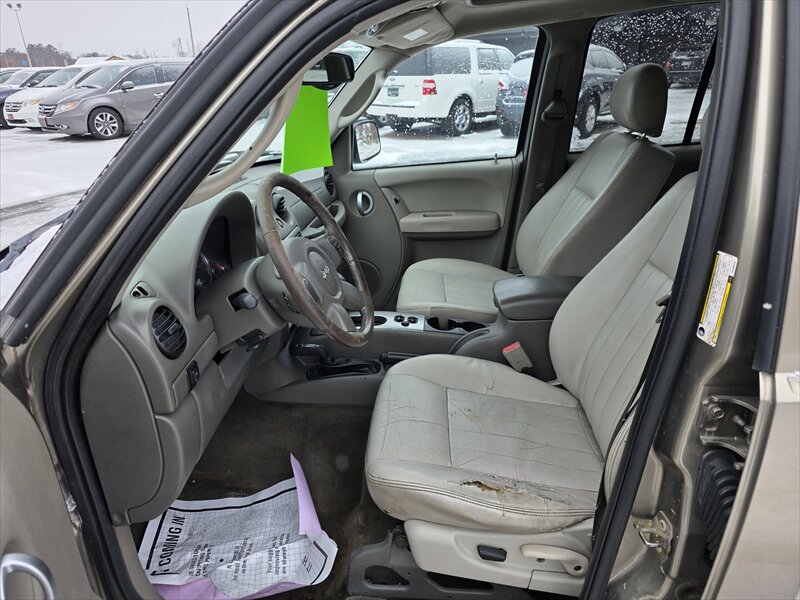 2005 Jeep Liberty Renegade - Photo 10 - Brainerd, MN 56401