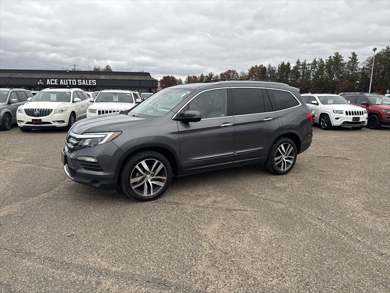 2018 Honda Pilot Elite's photo