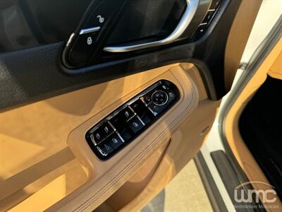 2017 Porsche Macan   - Photo 24 - Westminster, CA 92683