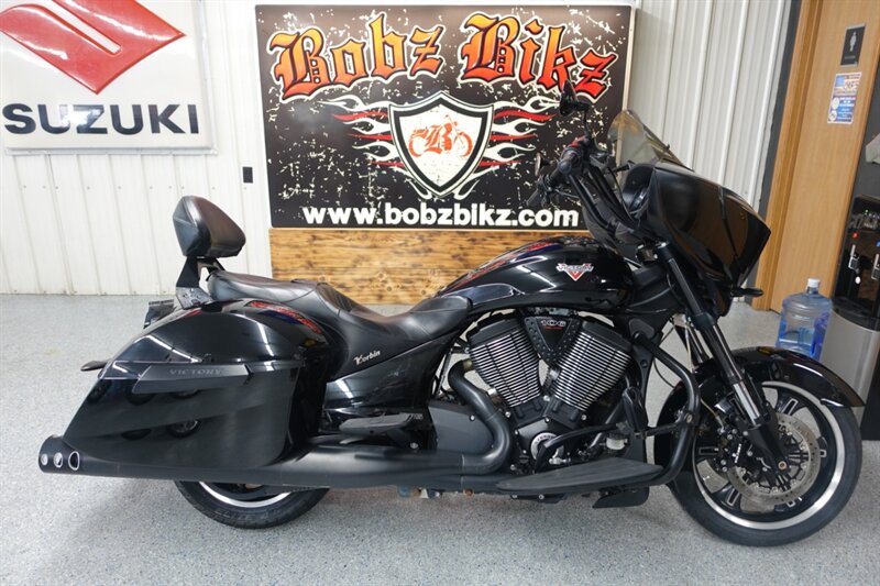 2014 Victory Cross Country 8-Ball   - Photo 1 - Kingman, KS 67068