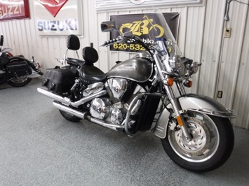 2007 Honda VTX 1300 R   - Photo 2 - Kingman, KS 67068
