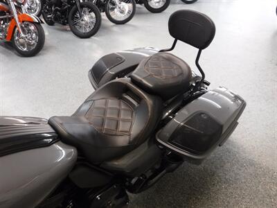 2018 Harley-Davidson Road Glide CVO   - Photo 20 - Kingman, KS 67068