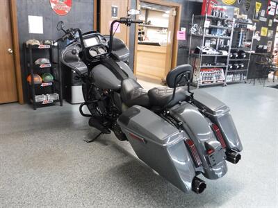 2018 Harley-Davidson Road Glide CVO   - Photo 22 - Kingman, KS 67068