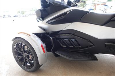 2025 Can Am Spyder RT Limited SE6   - Photo 16 - Kingman, KS 67068