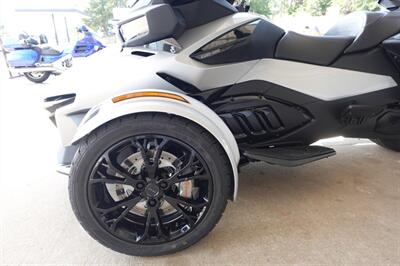 2025 Can Am Spyder RT Limited SE6   - Photo 15 - Kingman, KS 67068