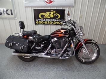 2005 Honda Shadow 1100 Sabre   - Photo 1 - Kingman, KS 67068