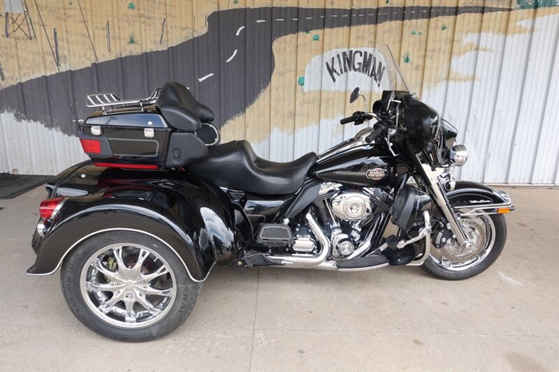 2010 Harley-Davidson Ultra Classic Trike Roadsmith   - Photo 1 - Kingman, KS 67068