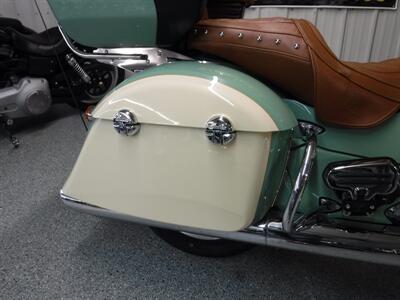 2017 Indian Roadmaster Willow Green over Ivory Cream   - Photo 11 - Kingman, KS 67068