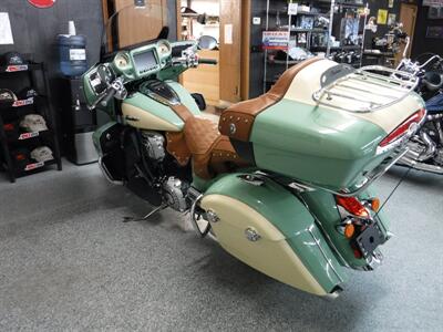 2017 Indian Roadmaster Willow Green over Ivory Cream   - Photo 26 - Kingman, KS 67068