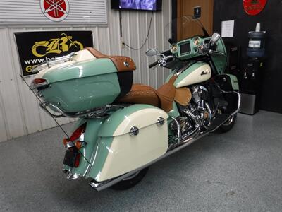 2017 Indian Roadmaster Willow Green over Ivory Cream   - Photo 12 - Kingman, KS 67068