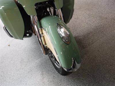 2017 Indian Roadmaster Willow Green over Ivory Cream   - Photo 4 - Kingman, KS 67068