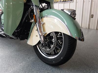 2017 Indian Roadmaster Willow Green over Ivory Cream   - Photo 3 - Kingman, KS 67068