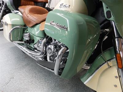 2017 Indian Roadmaster Willow Green over Ivory Cream   - Photo 7 - Kingman, KS 67068