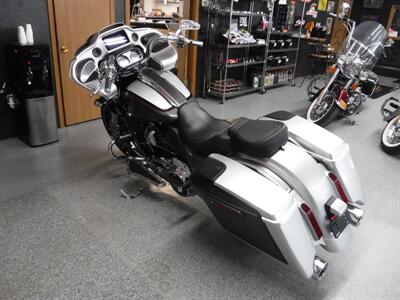 2019 Harley-Davidson Road Glide CVO   - Photo 6 - Kingman, KS 67068