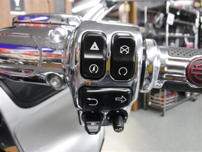 2019 Harley-Davidson Road Glide CVO   - Photo 24 - Kingman, KS 67068