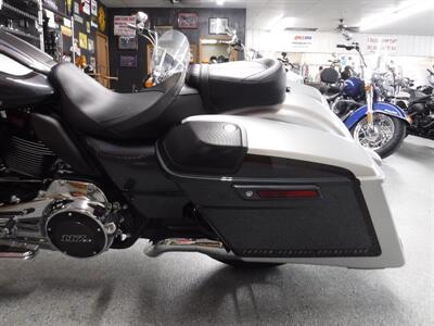 2019 Harley-Davidson Road Glide CVO   - Photo 18 - Kingman, KS 67068