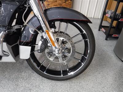 2019 Harley-Davidson Road Glide CVO   - Photo 9 - Kingman, KS 67068