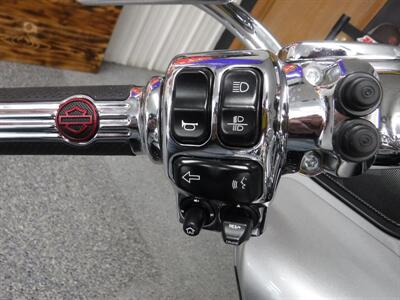 2019 Harley-Davidson Road Glide CVO   - Photo 23 - Kingman, KS 67068