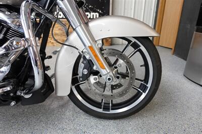 2018 Harley-Davidson Street Glide   - Photo 11 - Kingman, KS 67068