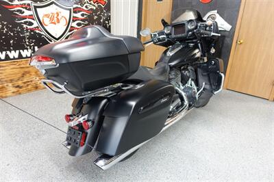 2020 Indian Roadmaster Dark Horse Thunder Black Smoke   - Photo 8 - Kingman, KS 67068