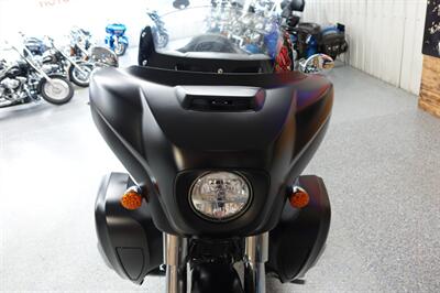 2020 Indian Roadmaster Dark Horse Thunder Black Smoke   - Photo 3 - Kingman, KS 67068