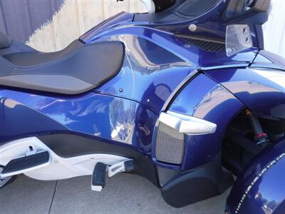 2011 Can Am Spyder RT-S SE5   - Photo 7 - Kingman, KS 67068