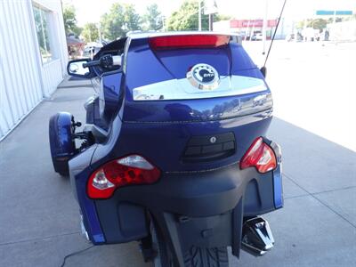 2011 Can Am Spyder RT-S SE5   - Photo 10 - Kingman, KS 67068