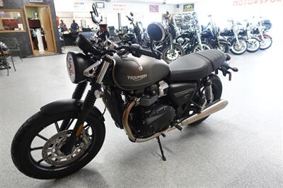 2022 Triumph Street Twin 900 - Photo 4 - Kingman, KS 67068