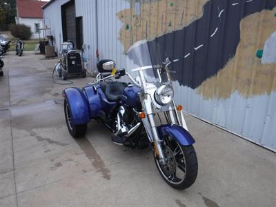 2015 Harley-Davidson Freewheeler   - Photo 2 - Kingman, KS 67068