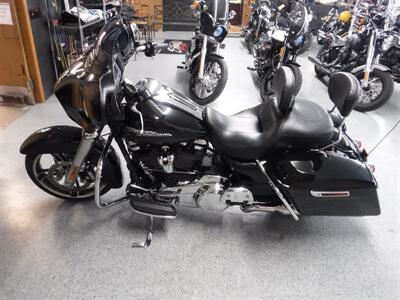 2017 Harley-Davidson Street Glide   - Photo 5 - Kingman, KS 67068