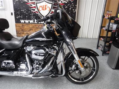 2017 Harley-Davidson Street Glide   - Photo 10 - Kingman, KS 67068