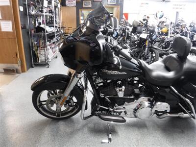 2017 Harley-Davidson Street Glide   - Photo 18 - Kingman, KS 67068