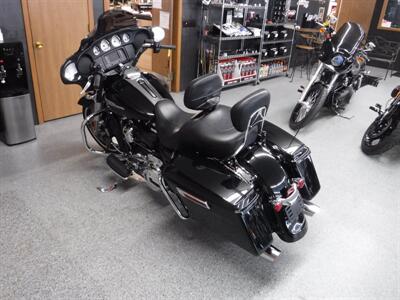 2017 Harley-Davidson Street Glide   - Photo 6 - Kingman, KS 67068