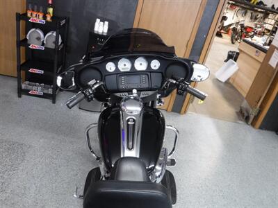 2017 Harley-Davidson Street Glide   - Photo 23 - Kingman, KS 67068