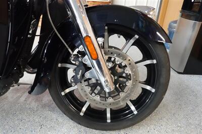 2021 Indian Roadmaster Limited Thunder Black Azure Crystal - Photo 12 - Kingman, KS 67068