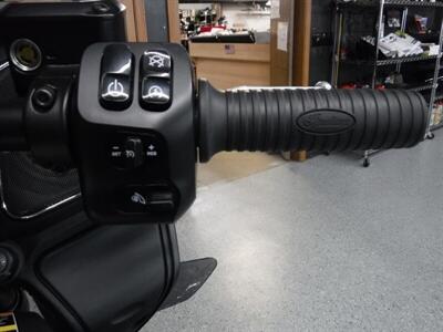 2021 Indian Challenger Titanium Smoke   - Photo 25 - Kingman, KS 67068