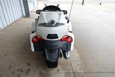 2011 Can Am Spyder RT Limited SE5   - Photo 7 - Kingman, KS 67068