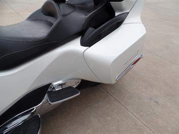 2014 Can Am Spyder RT SE6   - Photo 15 - Kingman, KS 67068