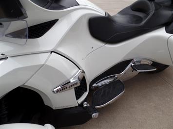 2014 Can Am Spyder RT SE6   - Photo 14 - Kingman, KS 67068