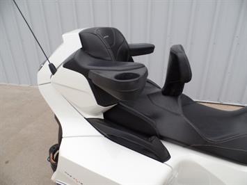 2014 Can Am Spyder RT SE6   - Photo 6 - Kingman, KS 67068