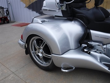 2007 Honda Gold Wing 1800 Trike Roadsmith   - Photo 8 - Kingman, KS 67068