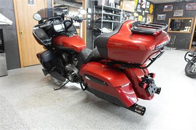 2023 Indian Pursuit Dark Horse with Premium Package - Photo 6 - Kingman, KS 67068