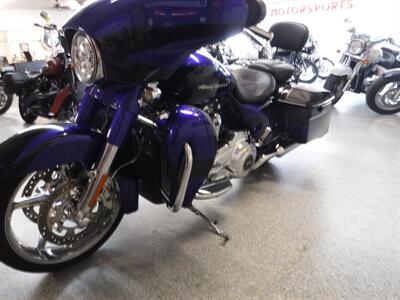 2017 Harley-Davidson Street Glide CVO   - Photo 15 - Kingman, KS 67068