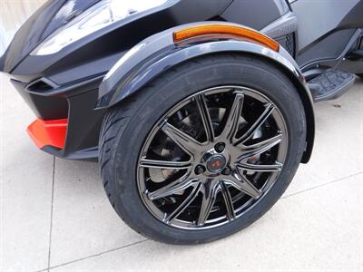 2016 Can Am Spyder RT Limited SE6 - Photo 5 - Kingman, KS 67068