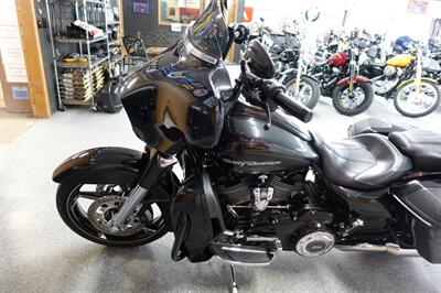 2017 Harley-Davidson Street Glide CVO   - Photo 23 - Kingman, KS 67068