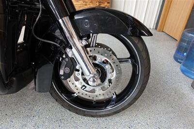 2017 Harley-Davidson Street Glide CVO   - Photo 10 - Kingman, KS 67068