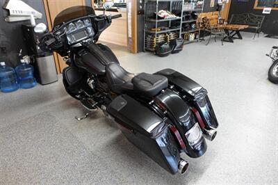 2017 Harley-Davidson Street Glide CVO   - Photo 7 - Kingman, KS 67068