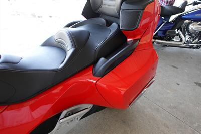 2012 Can Am Spyder RT-S SE5   - Photo 12 - Kingman, KS 67068